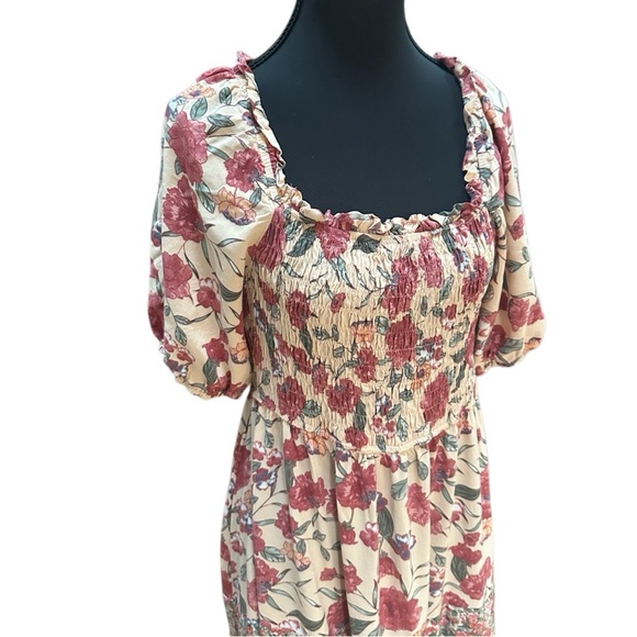 GigiO Floral Boho Beach Smocked Maxi Dress EUC Size M - Picture 2 of 8